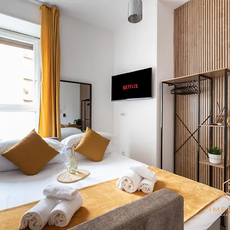 Imperium Aquilae - Luxury Guest House, 300mt To Metro, 8 Min To Colosseum 4* Rom