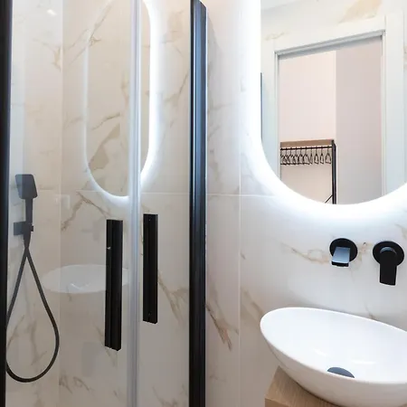 Imperium Aquilae - Luxury Guest House, 300mt To Metro, 8 Min To Colosseum 4* Rom