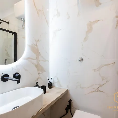Imperium Aquilae - Luxury Guest House, 300mt To Metro, 8 Min To Colosseum Gæstehus 4*