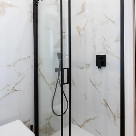 Imperium Aquilae - Luxury Guest House, 300mt To Metro, 8 Min To Colosseum Gæstehus Rom