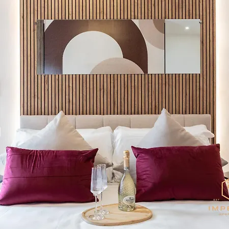 Imperium Aquilae - Luxury Guest House, 300mt To Metro, 8 Min To Colosseum 4* Rom