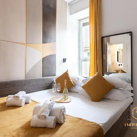 Imperium Aquilae - Luxury Guest House, 300mt To Metro, 8 Min To Colosseum