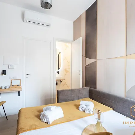 Imperium Aquilae - Luxury Guest House, 300mt To Metro, 8 Min To Colosseum