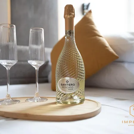 Imperium Aquilae - Luxury Guest House, 300mt To Metro, 8 Min To Colosseum 4* Rom