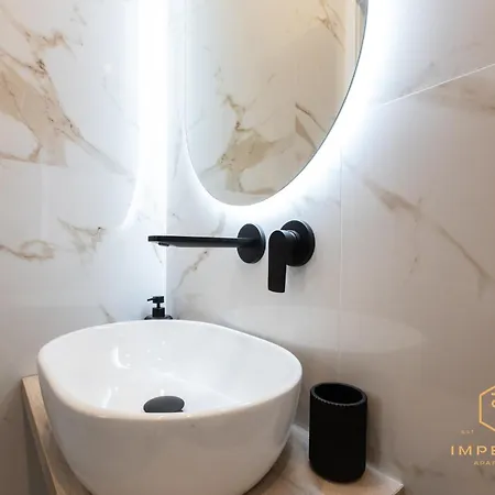 Imperium Aquilae - Luxury Guest House, 300mt To Metro, 8 Min To Colosseum Gæstehus 4*