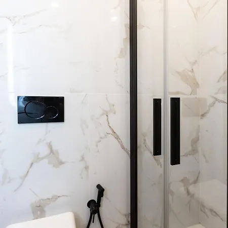 Imperium Aquilae - Luxury Guest House, 300mt To Metro, 8 Min To Colosseum 4* Rom