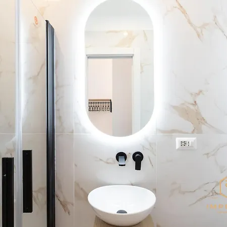 Imperium Aquilae - Luxury Guest House, 300mt To Metro, 8 Min To Colosseum Gæstehus Rom