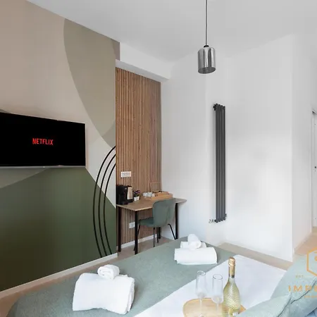 Imperium Aquilae - Luxury Guest House, 300mt To Metro, 8 Min To Colosseum 4* Rom