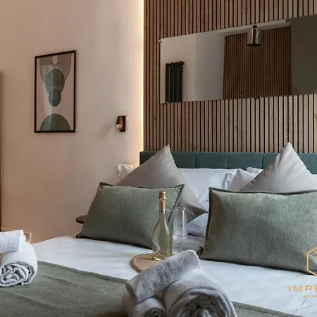 Imperium Aquilae - Luxury Guest House, 300mt To Metro, 8 Min To Colosseum Gæstehus 4*